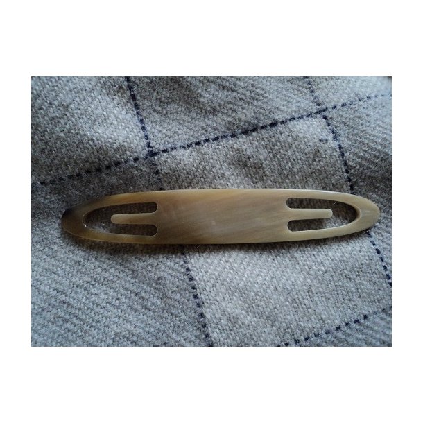 Garnskytte i horn. 20 cm. lang. 3,5 cm. bred.