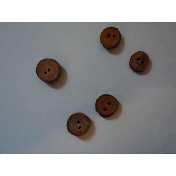 Knapper i tr. Ca. 1 cm. i diameter. S LNGE LAGER HAVES!