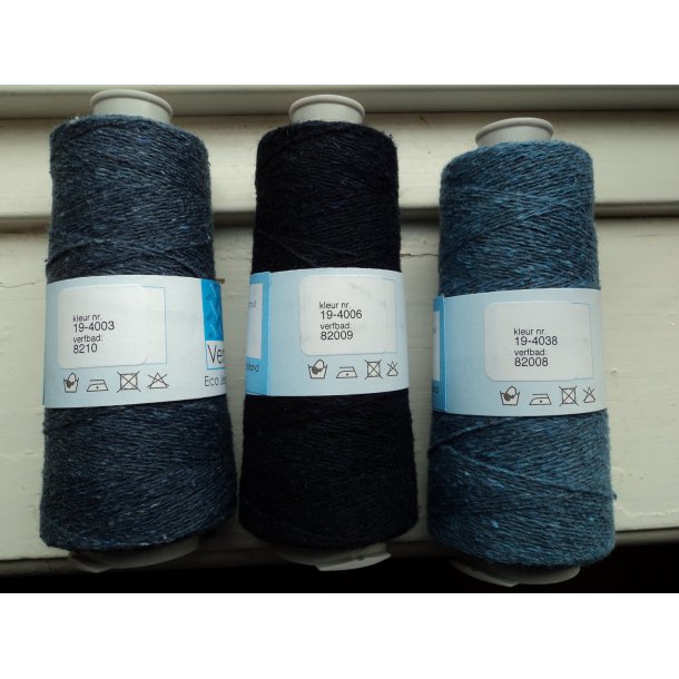 Genbrugsgarn fra jeans. Nm 12/2. 50 gr. Ca. 300 m. Normal leveringstid 1 - 9 dage.
